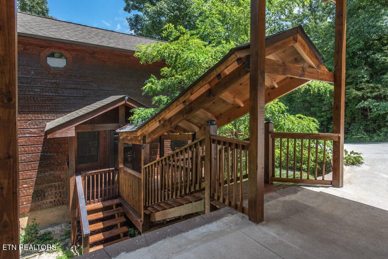 3103 Perry Circle Ln, Sevierville, TN 37862