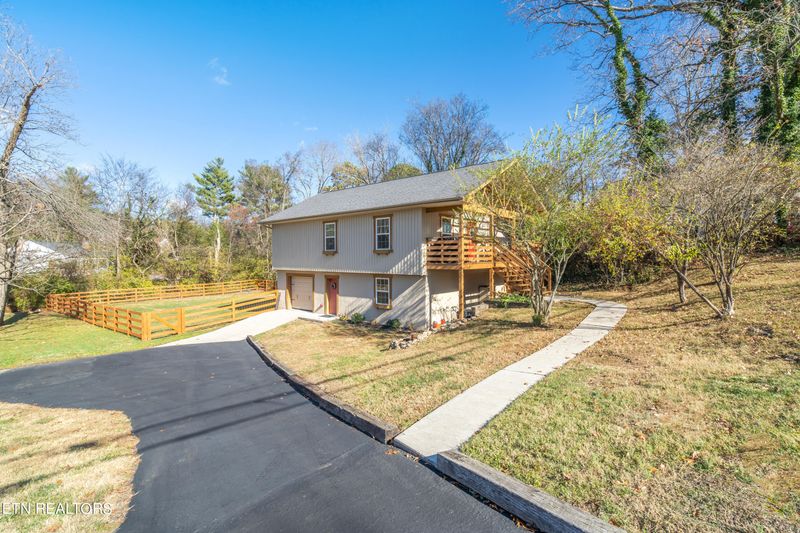 3103 Rennoc Rd, Knoxville, TN 37918