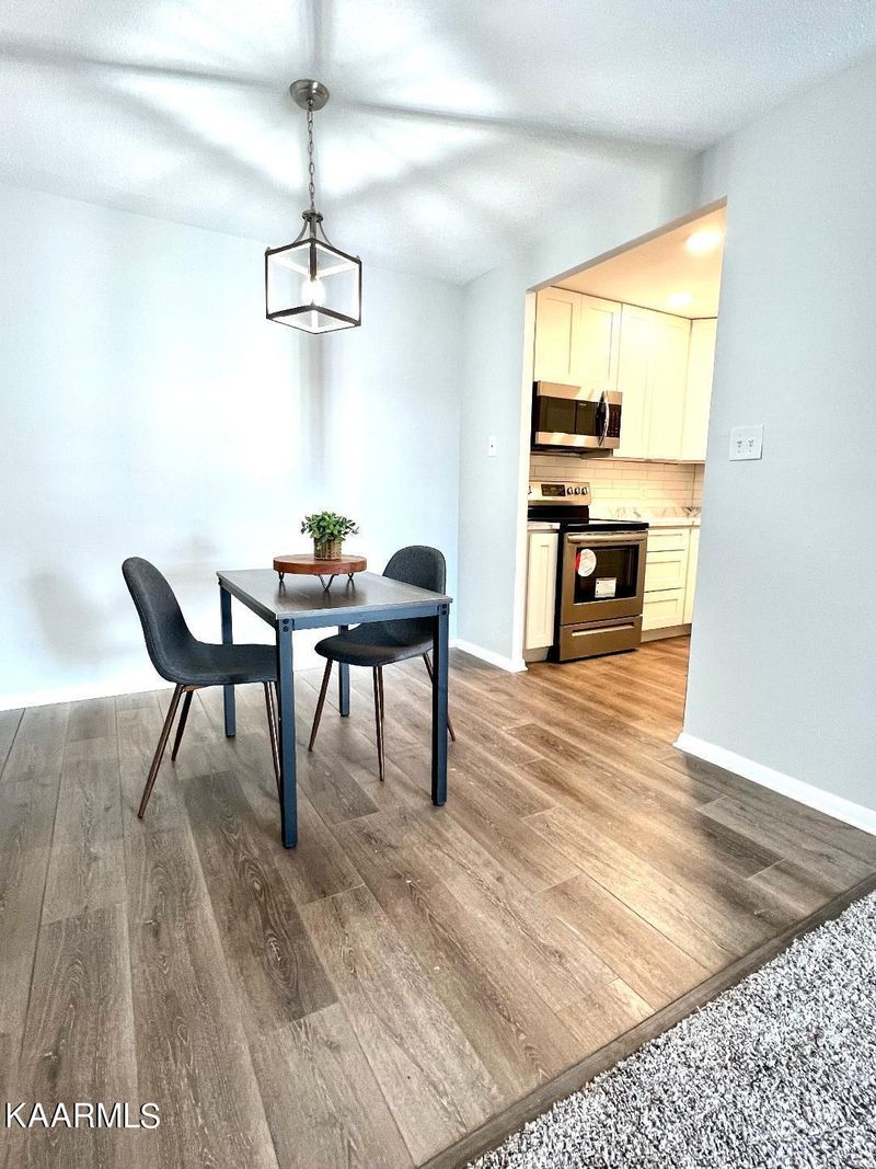 3104 N Broadway St #APT C24, Knoxville, TN 37917