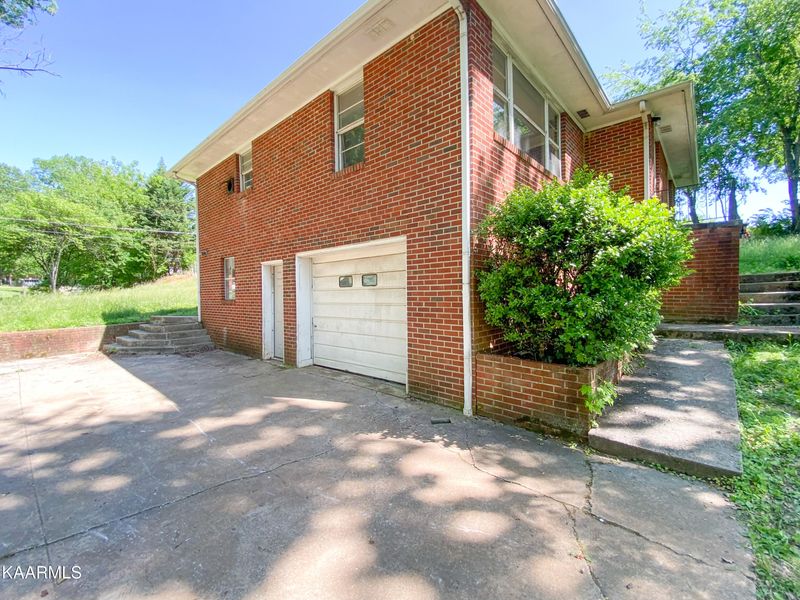 3104 Sanderson Rd, Knoxville, TN 37921