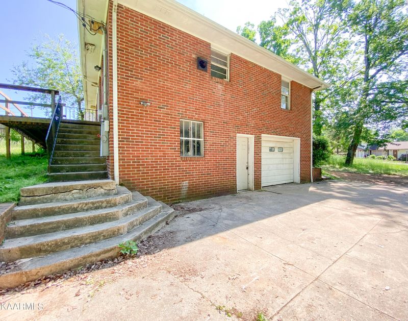 3104 Sanderson Rd, Knoxville, TN 37921