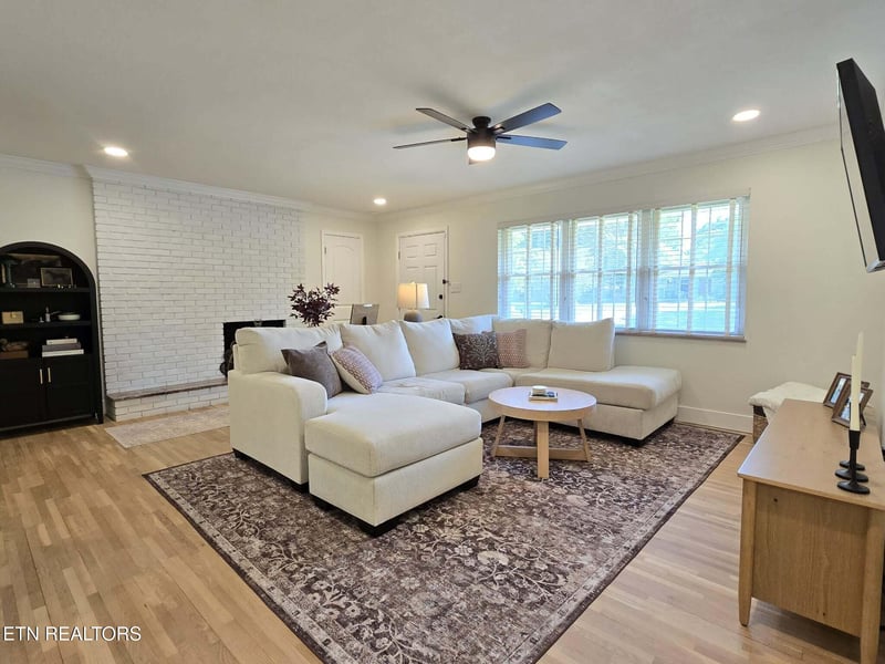 3105 Hazelwood Rd, Knoxville, TN 37921