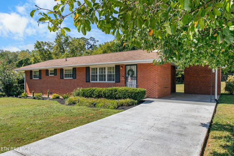 3105 Hazelwood Rd, Knoxville, TN 37921