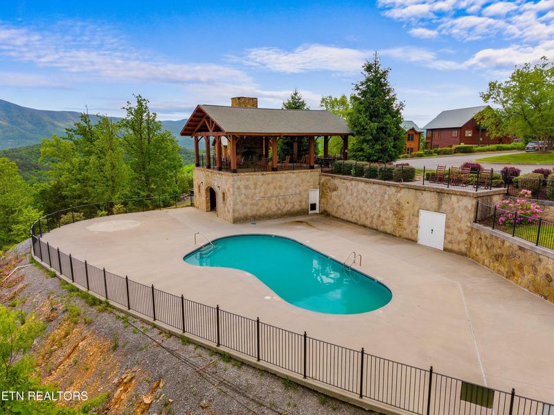 3105 Lakeview Lodge Dr, Sevierville, TN 37862