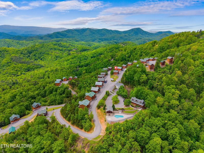 3105 Lakeview Lodge Dr, Sevierville, TN 37862