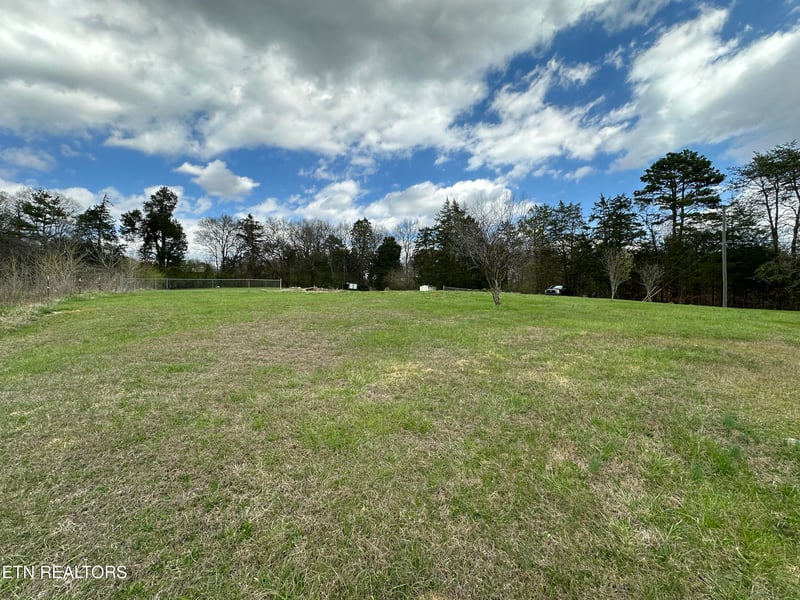 3107 Howell Rd, Mascot, TN 37806