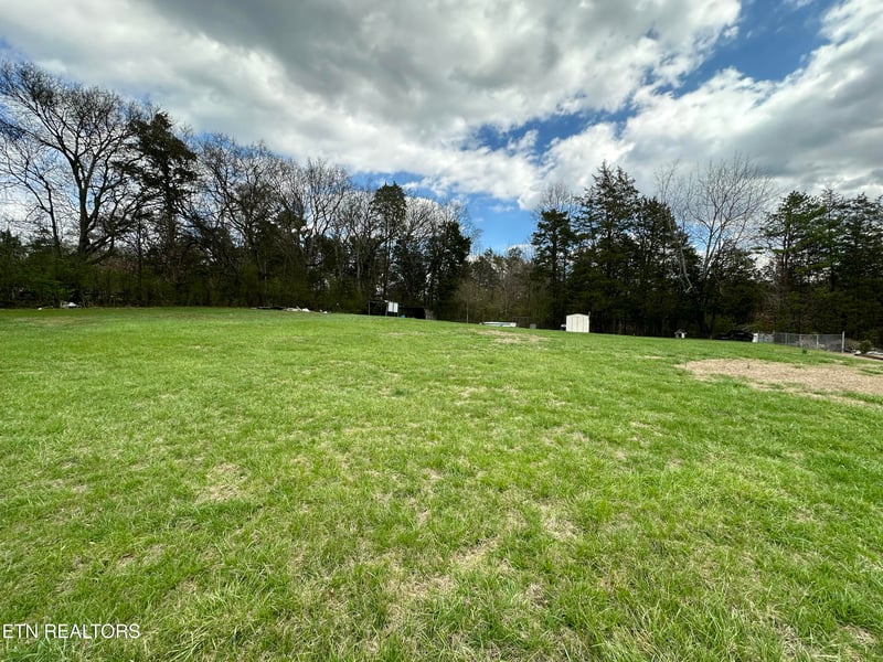 3107 Howell Rd, Mascot, TN 37806