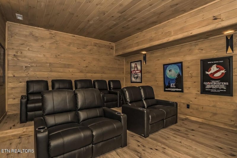 3109 Storm Bringer Dr, Sevierville, TN 37876