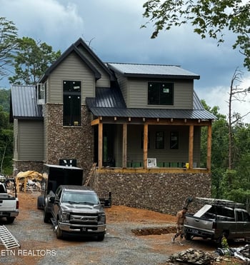 3109 Storm Bringer Dr, Sevierville, TN 37876