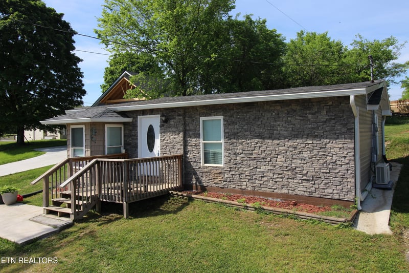 311 Bussell Ferry Rd, Lenoir City, TN 37771