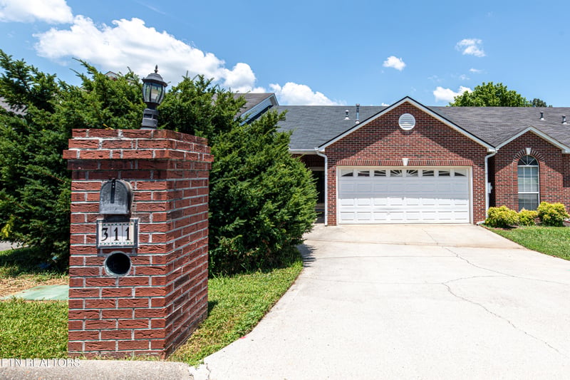 311 Creekview Ln, Knoxville, TN 37923