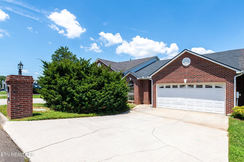 311 Creekview Ln, Knoxville, TN 37923