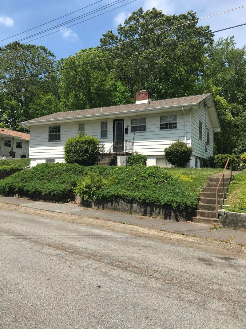 311 E Fernhill Ln, Oak Ridge, TN 37830