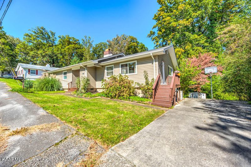 311 E Forest Ln, Oak Ridge, TN 37830