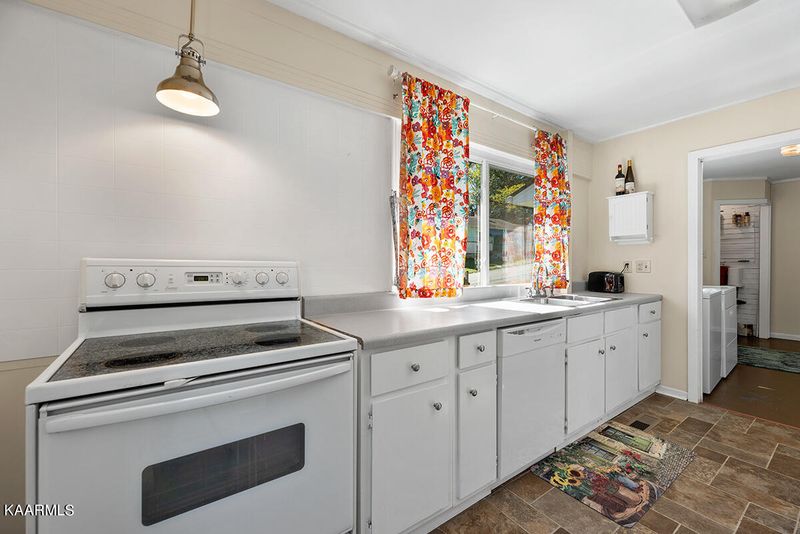 311 E Forest Ln, Oak Ridge, TN 37830