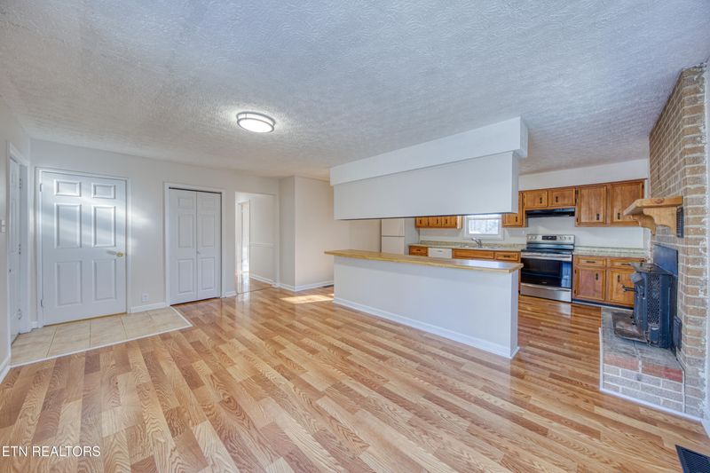 311 East Dr, Oak Ridge, TN 37830
