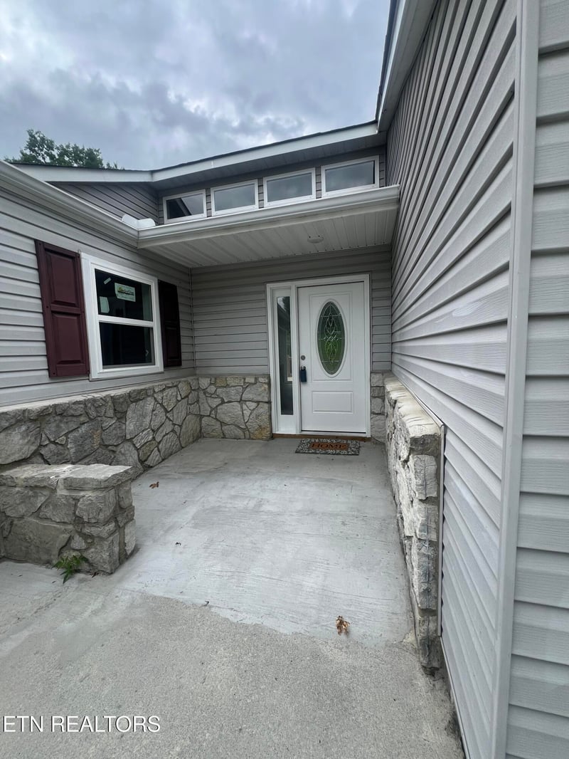 311 Jane Way Ln, Jacksboro, TN 37757