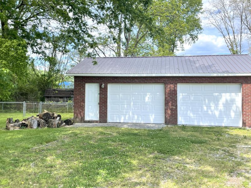 311 S 14th St, Lafollette, TN 37766