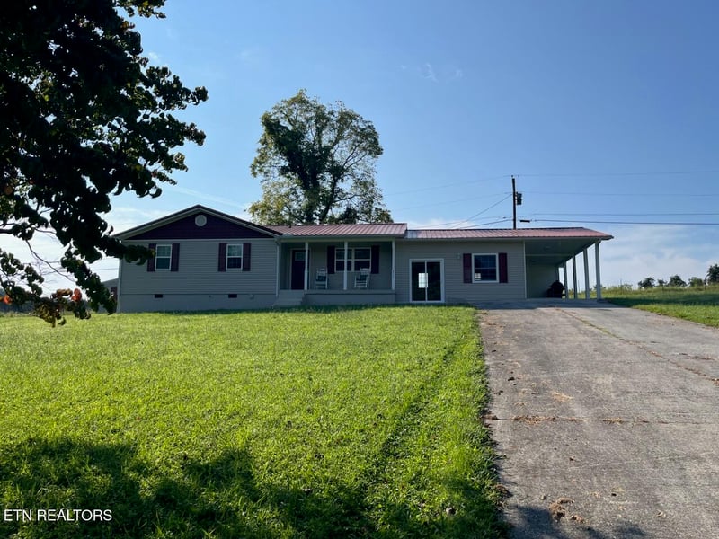 311 Sandy Hill Cir, Lafollette, TN 37766