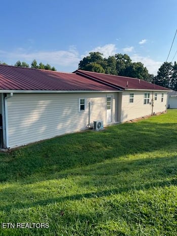 311 Sandy Hill Cir, Lafollette, TN 37766