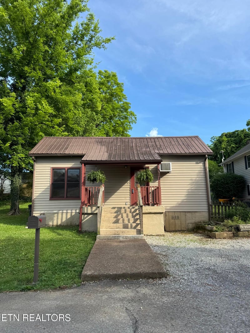 311 Spring St, Athens, TN 37303