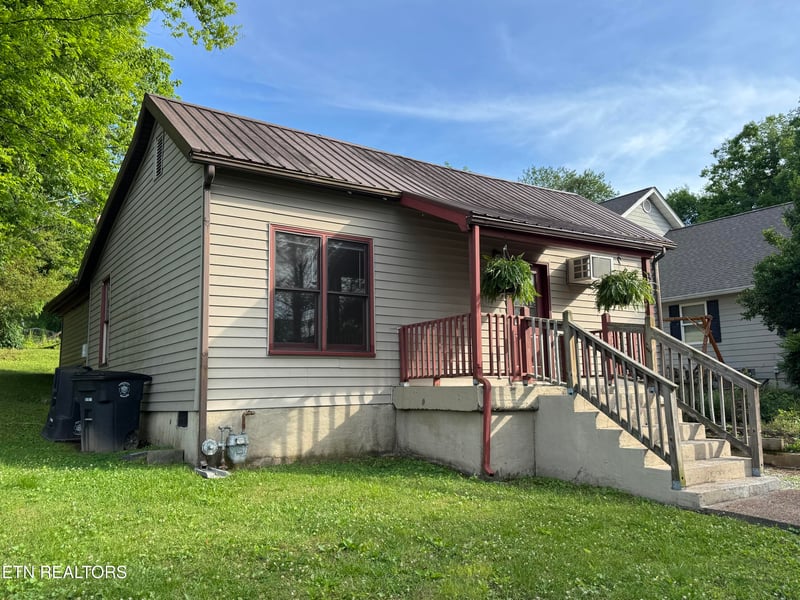 311 Spring St, Athens, TN 37303