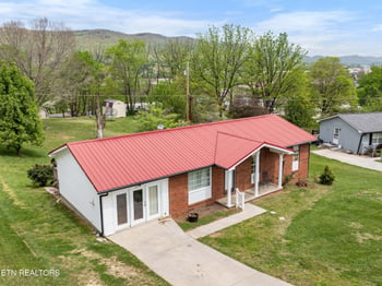 311 Thelma Cir, Jacksboro, TN 37757