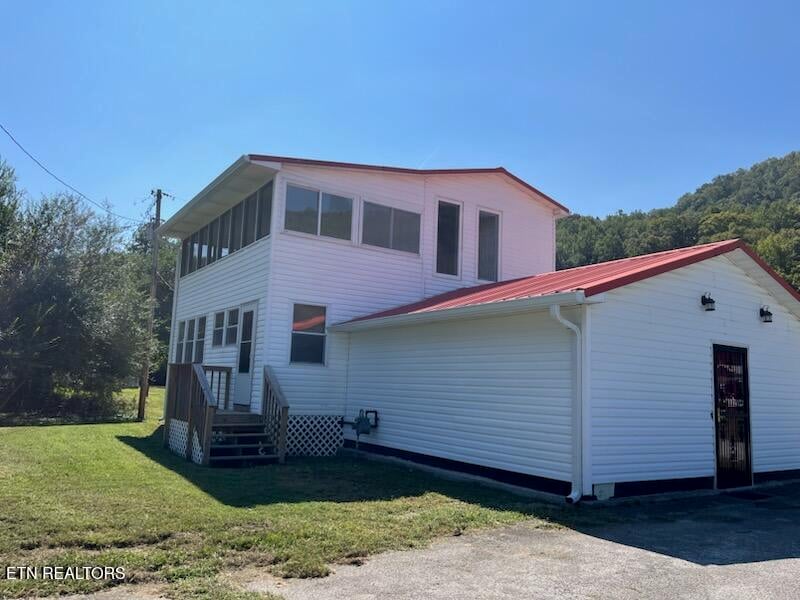 311 Willow Ln, Rocky Top, TN 37769