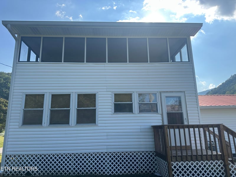 311 Willow Ln, Rocky Top, TN 37769