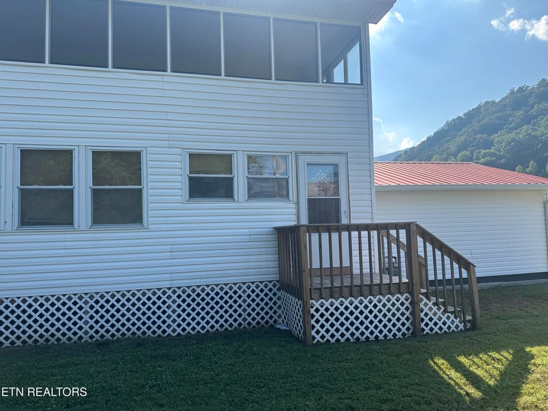 311 Willow Ln, Rocky Top, TN 37769