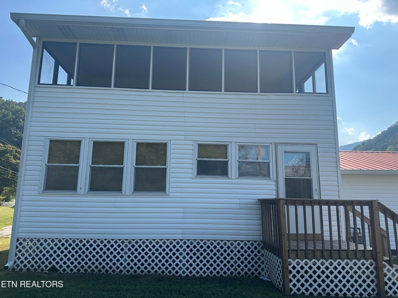 311 Willow Ln, Rocky Top, TN 37769