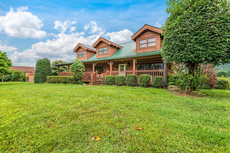 3114 J H Headrick Dr, Sevierville, TN 37862
