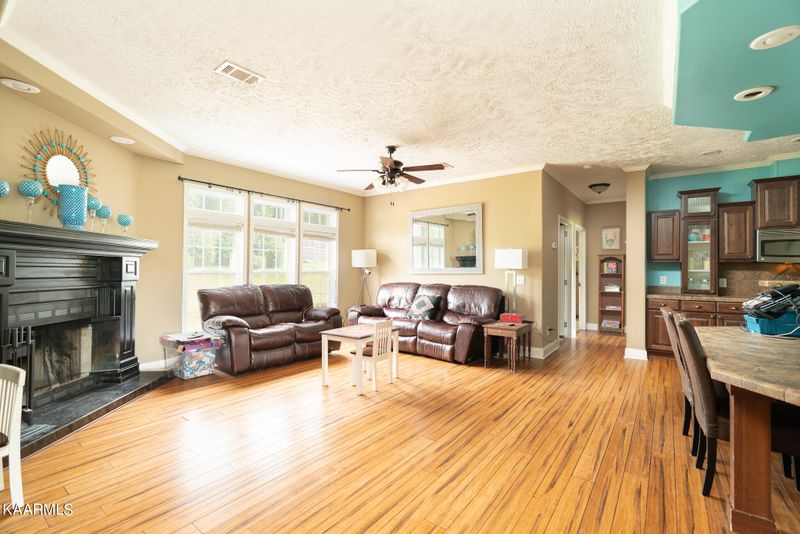 3115 Howell Rd, Mascot, TN 37806