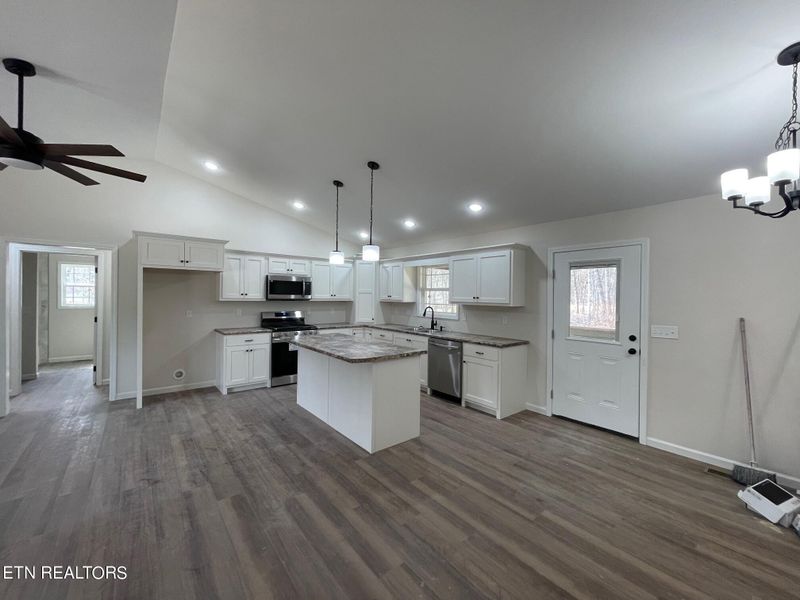 3115 Opalochee Dr, Crossville, TN 38572