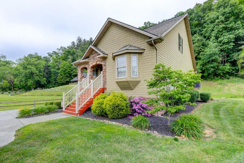 3119 Cherokee Valley Dr, Pigeon Forge, TN 37862