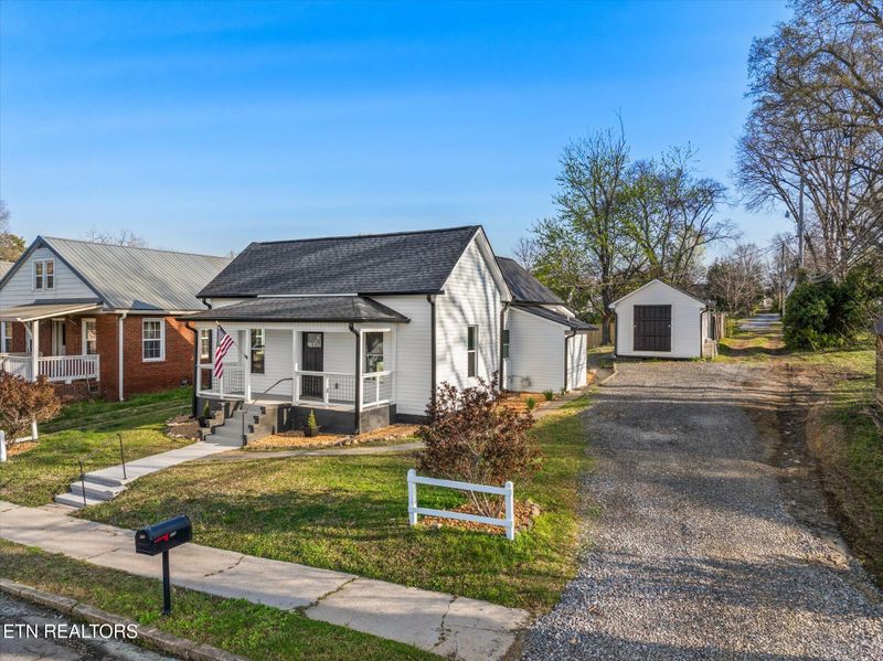 312 5th St, Etowah, TN 37331