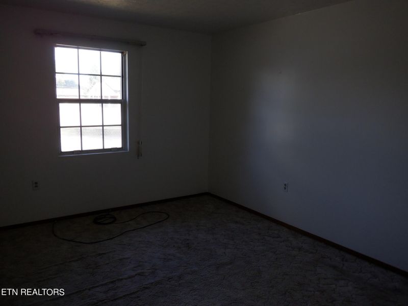 312 E 2nd Ave, Oneida, TN 37841