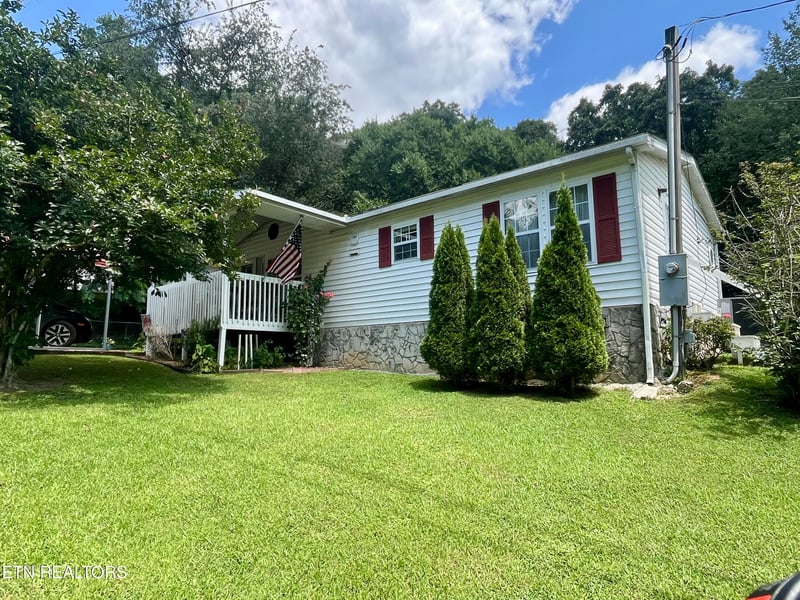 312 Finley Dr, Lenoir City, TN 37771
