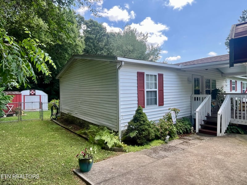 312 Finley Dr, Lenoir City, TN 37771