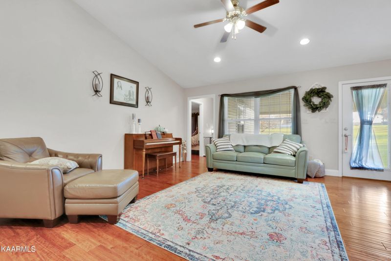 312 Hatfield Ln, Seymour, TN 37865