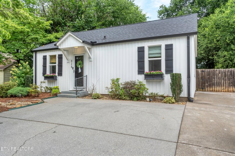 312 Incline Ln, Maryville, TN 37804