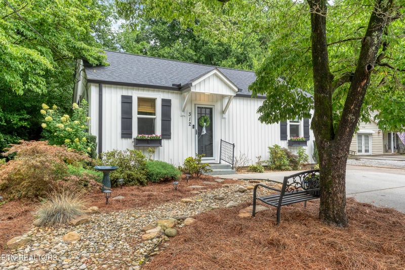 312 Incline Ln, Maryville, TN 37804