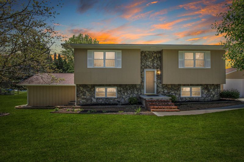 312 Lakeview Cove Dr, Loudon, TN 37774