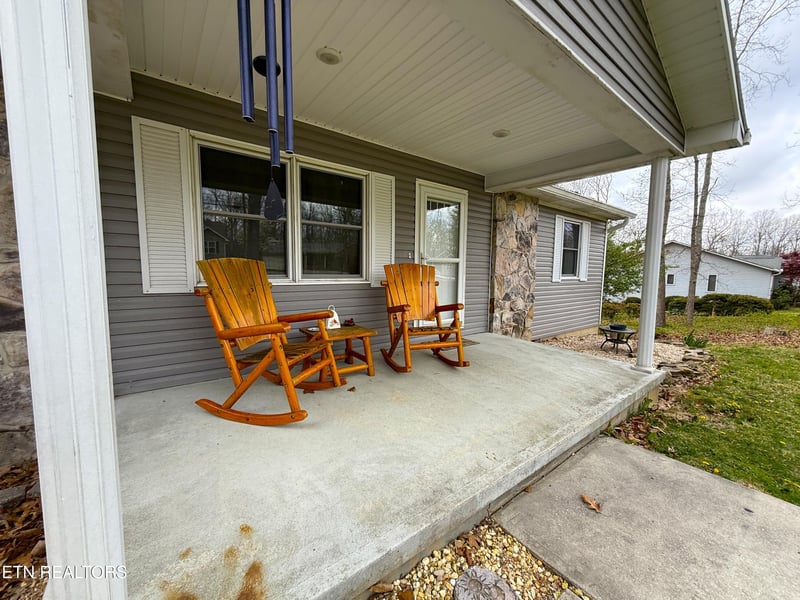 312 Lakeview Dr, Crossville, TN 38558