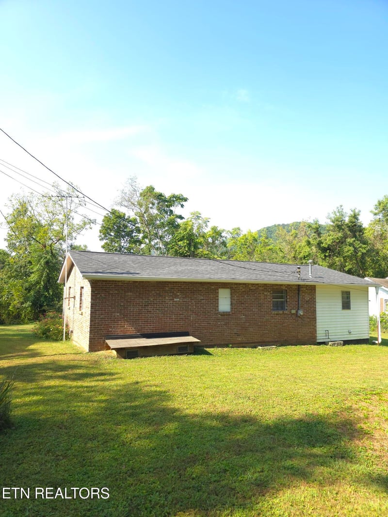 312 N Eighth St, Lafollette, TN 37766