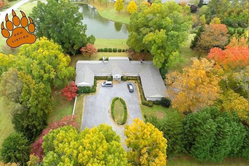 312 Paine Lake Dr, Sevierville, TN 37862