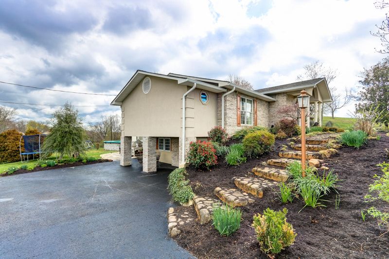 312 Peach Orchard Rd, Clinton, TN 37716