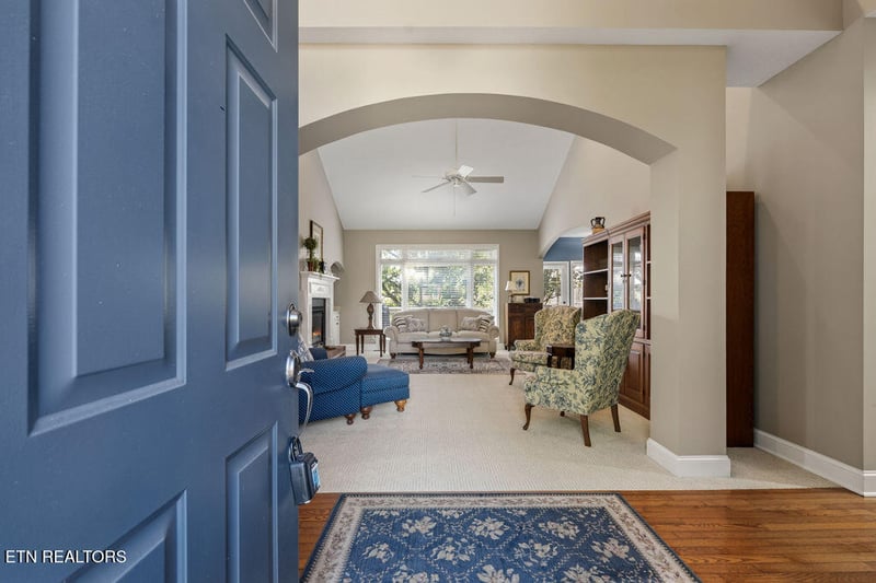 312 Saligugi Ln, Loudon, TN 37774