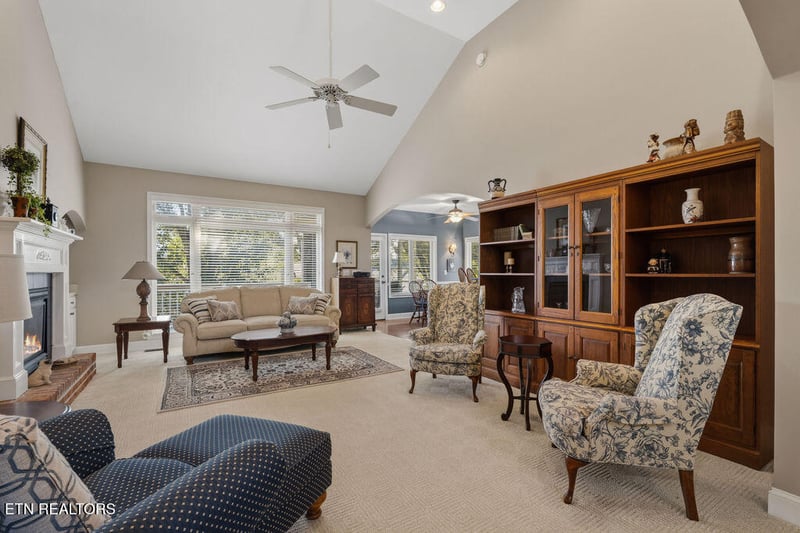 312 Saligugi Ln, Loudon, TN 37774