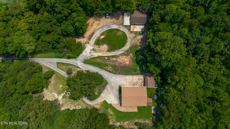 312 Woolsey Rd, Harriman, TN 37748